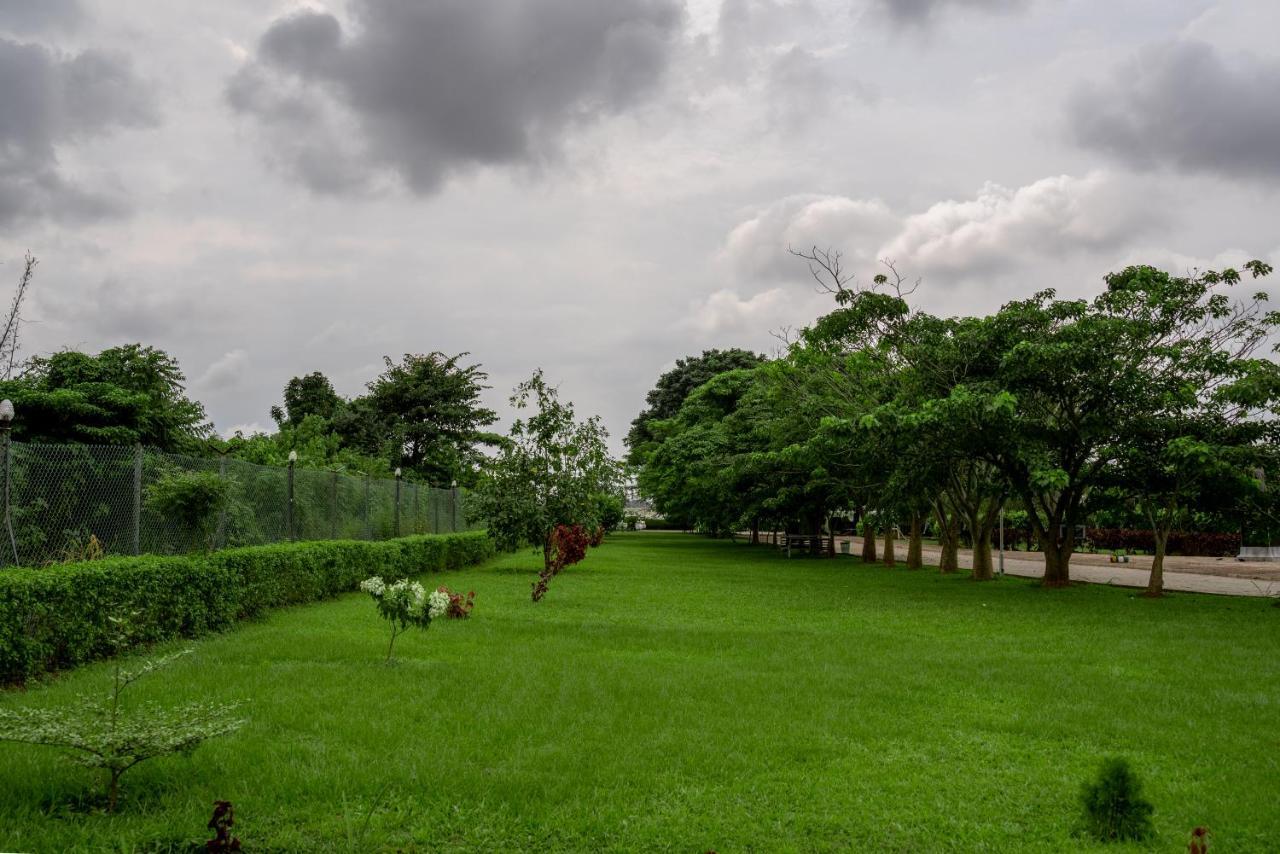 Nelson Mandela Gardens Hotel Okpanam Exterior photo
