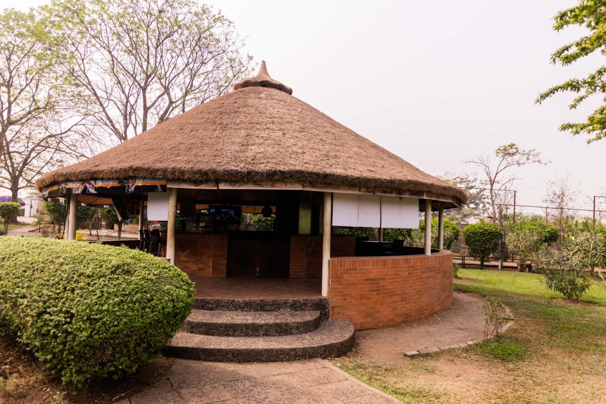 Nelson Mandela Gardens Hotel Okpanam Exterior photo